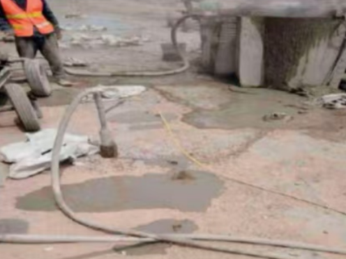 灌云水泥混凝土路面板底注浆技术 路面脱空注浆整治方案